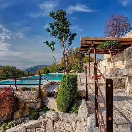 Gorgeous In With Private Swimming Pool, Be Inside Or Outside Holiday home *