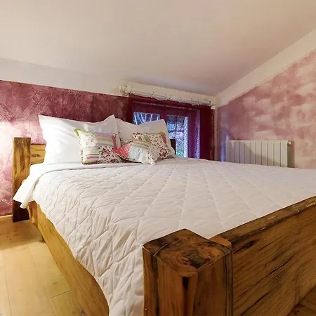 Gorgeous In With Private Swimming Pool, Be Inside Or Outside *